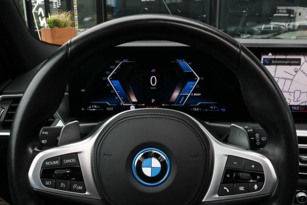 BMW 3 Serie Touring 320e - M-SPORT - PANO - CAMERA - BROOKLYN GREY