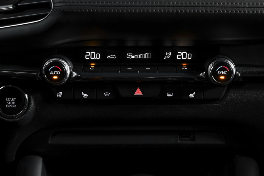Mazda 3 2.0 e-SkyActiv-G M Hybrid 122 Comfort met Bose | Bose Audio | Head-up Disp. | Adapt.Cruise | Stoel-+Stuurverw. | 360 Camera | NAV+App.Connect | Auto.Airco | LM 18" |