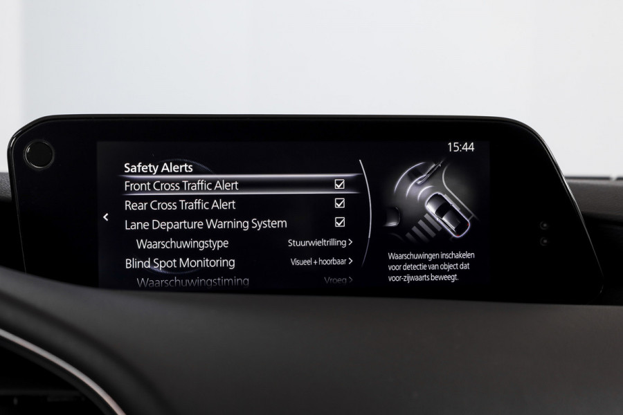 Mazda 3 2.0 e-SkyActiv-G M Hybrid 122 Comfort met Bose | Bose Audio | Head-up Disp. | Adapt.Cruise | Stoel-+Stuurverw. | 360 Camera | NAV+App.Connect | Auto.Airco | LM 18" |