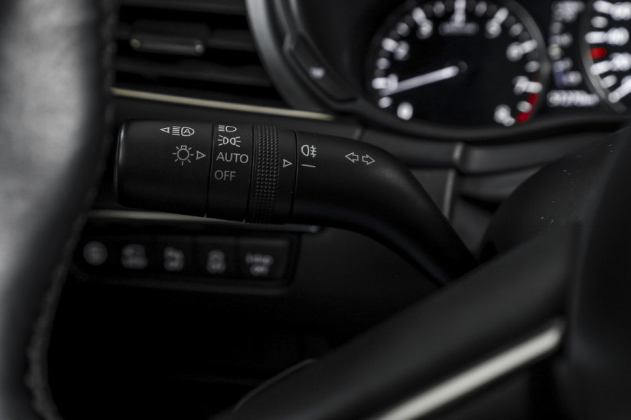 Mazda 3 2.0 e-SkyActiv-G M Hybrid 122 Comfort met Bose | Bose Audio | Head-up Disp. | Adapt.Cruise | Stoel-+Stuurverw. | 360 Camera | NAV+App.Connect | Auto.Airco | LM 18" |