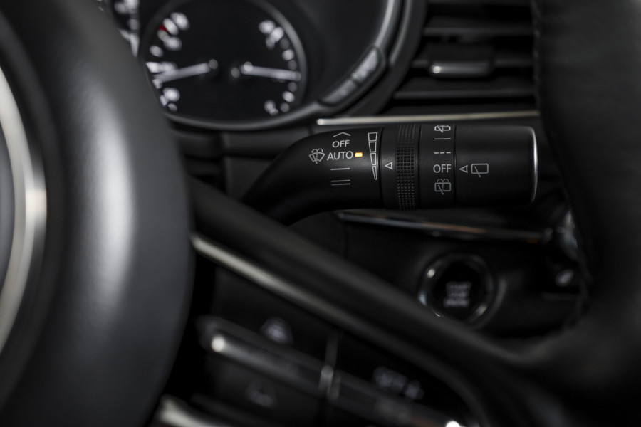 Mazda 3 2.0 e-SkyActiv-G M Hybrid 122 Comfort met Bose | Bose Audio | Head-up Disp. | Adapt.Cruise | Stoel-+Stuurverw. | 360 Camera | NAV+App.Connect | Auto.Airco | LM 18" |