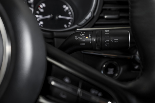 Mazda 3 2.0 e-SkyActiv-G M Hybrid 122 Comfort met Bose | Bose Audio | Head-up Disp. | Adapt.Cruise | Stoel-+Stuurverw. | 360 Camera | NAV+App.Connect | Auto.Airco | LM 18" |