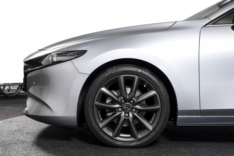 Mazda 3 2.0 e-SkyActiv-G M Hybrid 122 Comfort met Bose | Bose Audio | Head-up Disp. | Adapt.Cruise | Stoel-+Stuurverw. | 360 Camera | NAV+App.Connect | Auto.Airco | LM 18" |