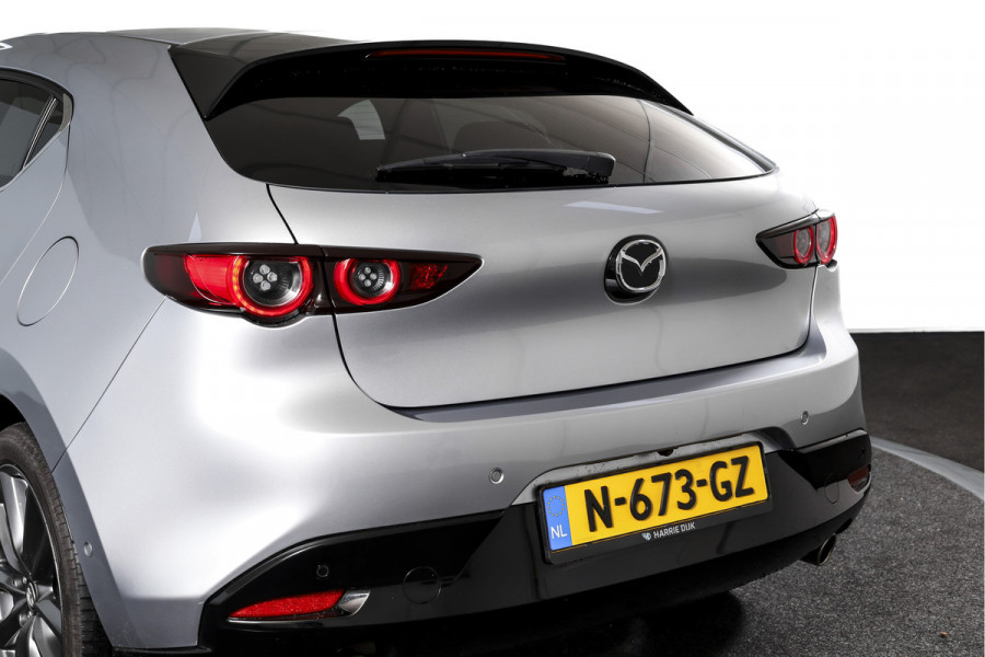 Mazda 3 2.0 e-SkyActiv-G M Hybrid 122 Comfort met Bose | Bose Audio | Head-up Disp. | Adapt.Cruise | Stoel-+Stuurverw. | 360 Camera | NAV+App.Connect | Auto.Airco | LM 18" |