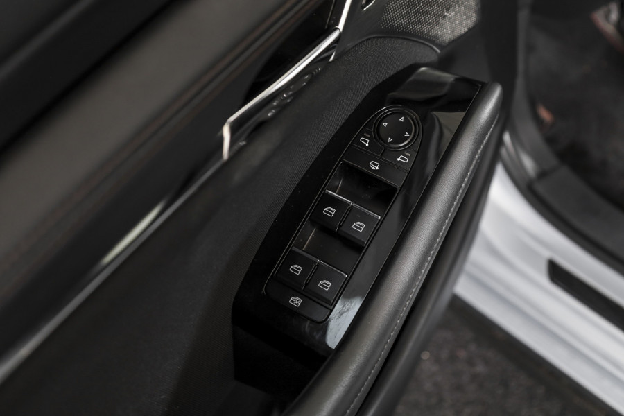 Mazda 3 2.0 e-SkyActiv-G M Hybrid 122 Comfort met Bose | Bose Audio | Head-up Disp. | Adapt.Cruise | Stoel-+Stuurverw. | 360 Camera | NAV+App.Connect | Auto.Airco | LM 18" |