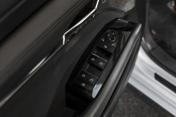 Mazda 3 2.0 e-SkyActiv-G M Hybrid 122 Comfort met Bose | Bose Audio | Head-up Disp. | Adapt.Cruise | Stoel-+Stuurverw. | 360 Camera | NAV+App.Connect | Auto.Airco | LM 18" |