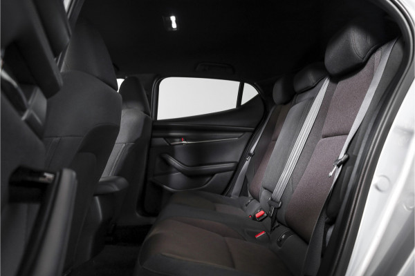 Mazda 3 2.0 e-SkyActiv-G M Hybrid 122 Comfort met Bose | Bose Audio | Head-up Disp. | Adapt.Cruise | Stoel-+Stuurverw. | 360 Camera | NAV+App.Connect | Auto.Airco | LM 18" |