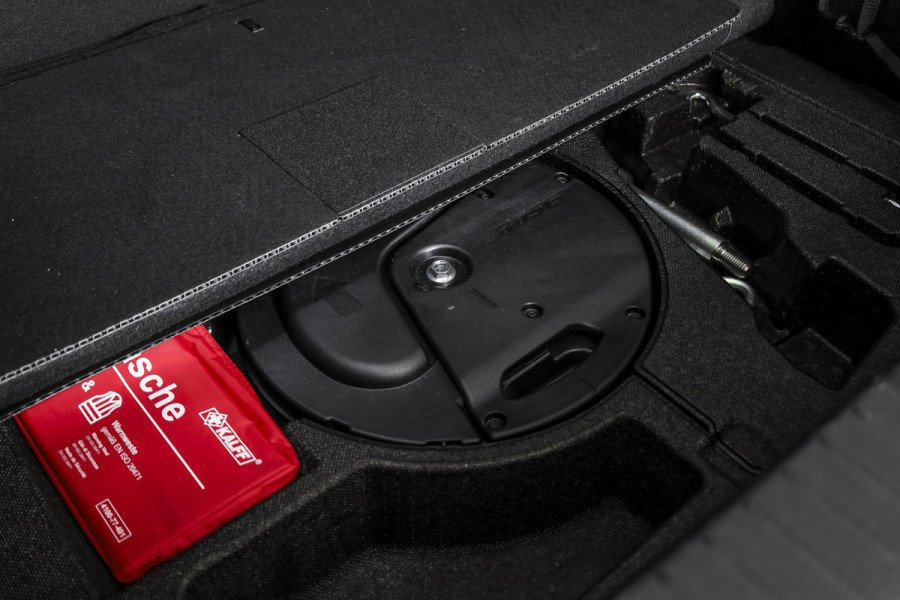 Mazda 3 2.0 e-SkyActiv-G M Hybrid 122 Comfort met Bose | Bose Audio | Head-up Disp. | Adapt.Cruise | Stoel-+Stuurverw. | 360 Camera | NAV+App.Connect | Auto.Airco | LM 18" |