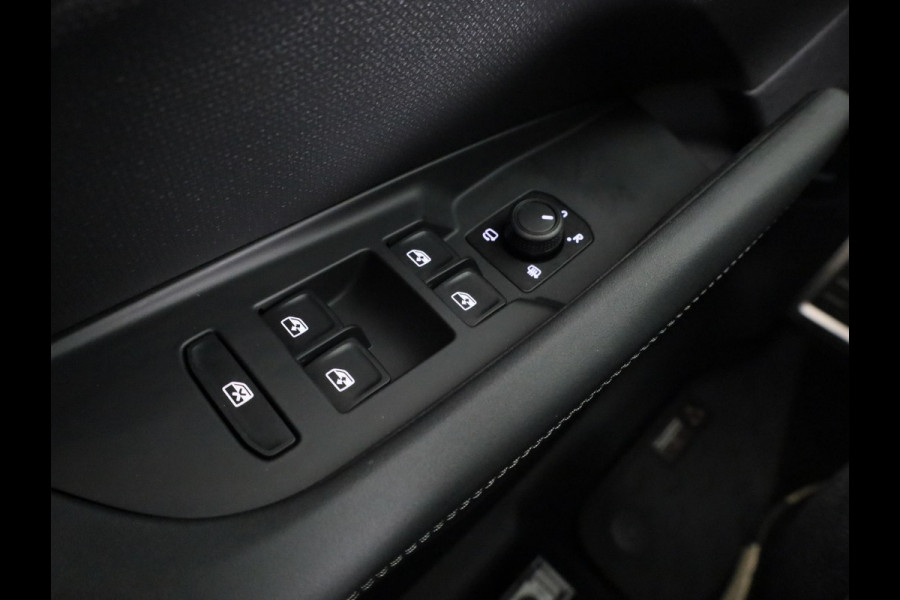 CUPRA Terramar 1.5 TSI e-Hybrid Business 204 pk Automaat (DSG) | Private lease vanaf 764,-- | Elektr. voorstoelen | Elektr. trekhaak | Achteruitrijcamera | Stoelverwarming | Adaptive cruise control | Navi | 20 inch