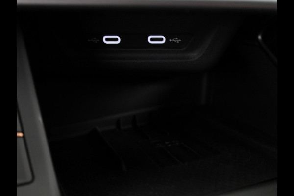 CUPRA Terramar 1.5 TSI e-Hybrid Business 204 pk Automaat (DSG) | Private lease vanaf 764,-- | Elektr. voorstoelen | Elektr. trekhaak | Achteruitrijcamera | Stoelverwarming | Adaptive cruise control | Navi | 20 inch
