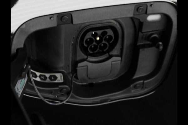 CUPRA Terramar 1.5 TSI e-Hybrid Business 204 pk Automaat (DSG) | Private lease vanaf 764,-- | Elektr. voorstoelen | Elektr. trekhaak | Achteruitrijcamera | Stoelverwarming | Adaptive cruise control | Navi | 20 inch
