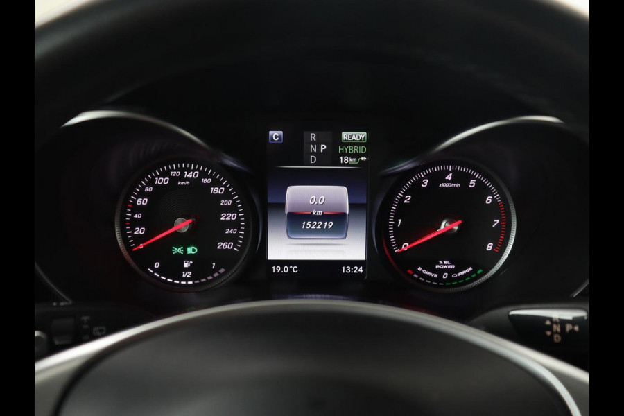 Mercedes-Benz GLC 350e 4MATIC Business Solution AMG | Trekhaak | Automaat | PHEV | Navigatie | Burmester Sound | Cruise control | Bluetooth | LMV 19 inch | Leder