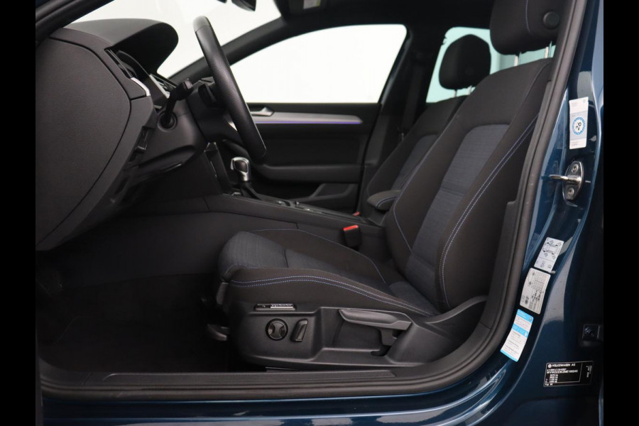 Volkswagen Passat 1.4 TSI PHEV GTE Business | Panoramadak | Trekhaak | Automaat | Camera | PHEV | Stoelverwarming | Sfeerverlichting | Adaptive cruise | Climate control | LED | Carplay | LMV 17 inch