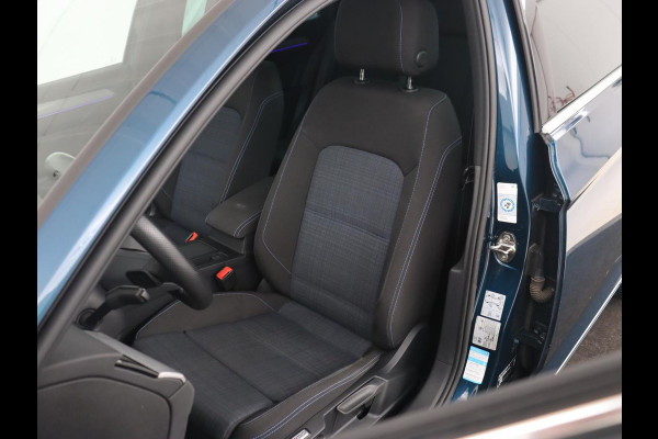 Volkswagen Passat 1.4 TSI PHEV GTE Business | Panoramadak | Trekhaak | Automaat | Camera | PHEV | Stoelverwarming | Sfeerverlichting | Adaptive cruise | Climate control | LED | Carplay | LMV 17 inch