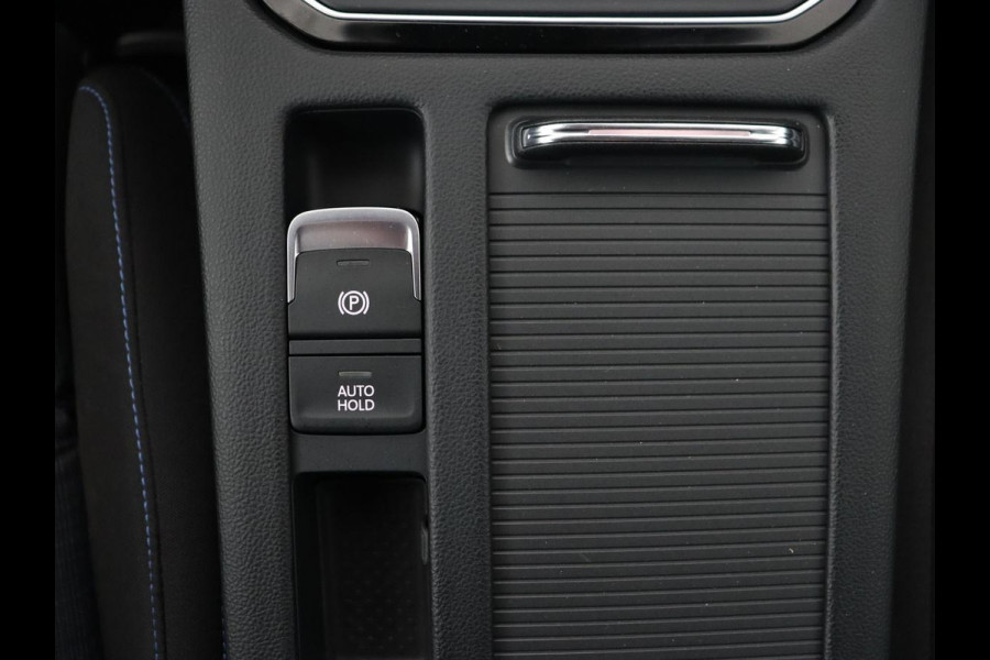Volkswagen Passat 1.4 TSI PHEV GTE Business | Panoramadak | Trekhaak | Automaat | Camera | PHEV | Stoelverwarming | Sfeerverlichting | Adaptive cruise | Climate control | LED | Carplay | LMV 17 inch