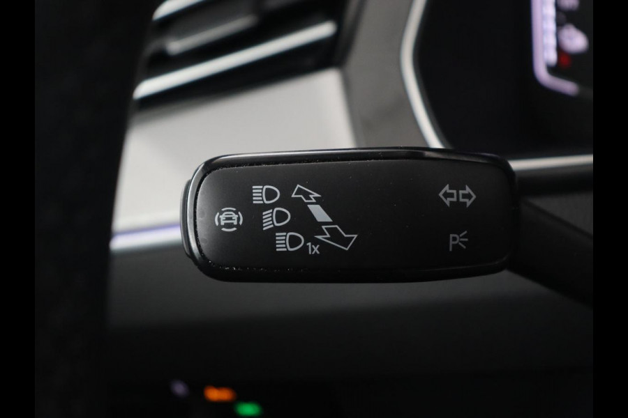 Volkswagen Passat 1.4 TSI PHEV GTE Business | Panoramadak | Trekhaak | Automaat | Camera | PHEV | Stoelverwarming | Sfeerverlichting | Adaptive cruise | Climate control | LED | Carplay | LMV 17 inch