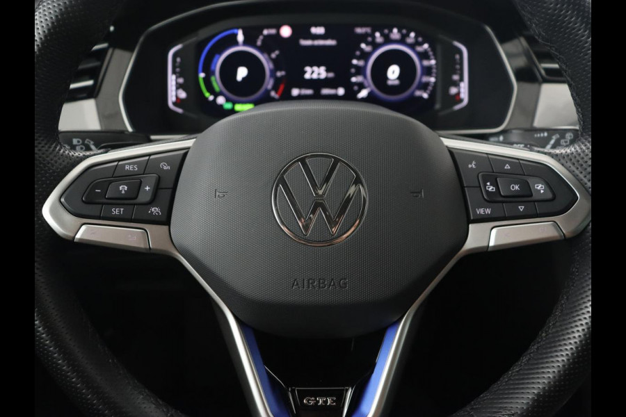 Volkswagen Passat 1.4 TSI PHEV GTE Business | Panoramadak | Trekhaak | Automaat | Camera | PHEV | Stoelverwarming | Sfeerverlichting | Adaptive cruise | Climate control | LED | Carplay | LMV 17 inch