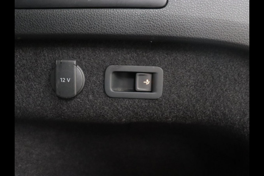 Volkswagen Passat 1.4 TSI PHEV GTE Business | Panoramadak | Trekhaak | Automaat | Camera | PHEV | Stoelverwarming | Sfeerverlichting | Adaptive cruise | Climate control | LED | Carplay | LMV 17 inch