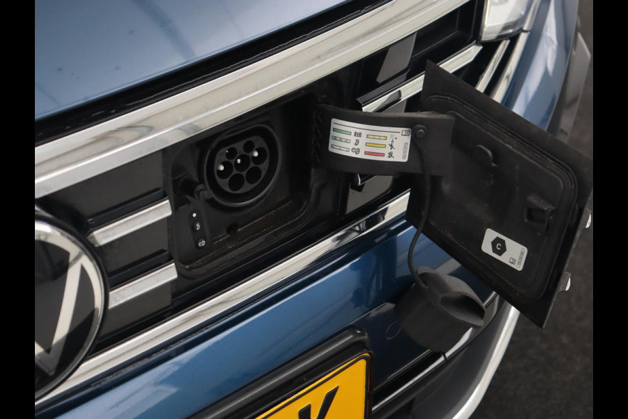 Volkswagen Passat 1.4 TSI PHEV GTE Business | Panoramadak | Trekhaak | Automaat | Camera | PHEV | Stoelverwarming | Sfeerverlichting | Adaptive cruise | Climate control | LED | Carplay | LMV 17 inch
