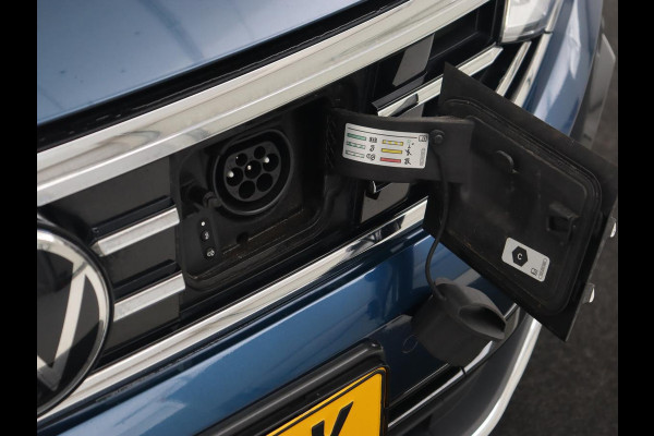 Volkswagen Passat 1.4 TSI PHEV GTE Business | Panoramadak | Trekhaak | Automaat | Camera | PHEV | Stoelverwarming | Sfeerverlichting | Adaptive cruise | Climate control | LED | Carplay | LMV 17 inch