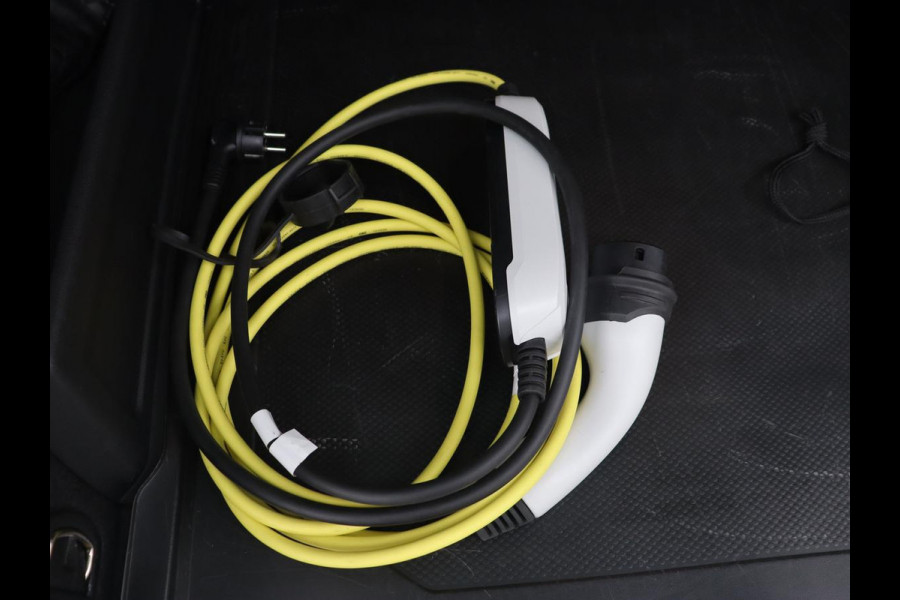 Volkswagen Passat 1.4 TSI PHEV GTE Business | Panoramadak | Trekhaak | Automaat | Camera | PHEV | Stoelverwarming | Sfeerverlichting | Adaptive cruise | Climate control | LED | Carplay | LMV 17 inch