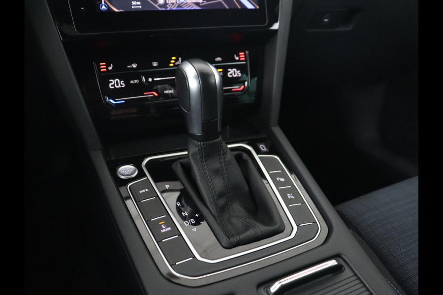 Volkswagen Passat 1.4 TSI PHEV GTE Business | Panoramadak | Trekhaak | Automaat | Camera | PHEV | Stoelverwarming | Sfeerverlichting | Adaptive cruise | Climate control | LED | Carplay | LMV 17 inch