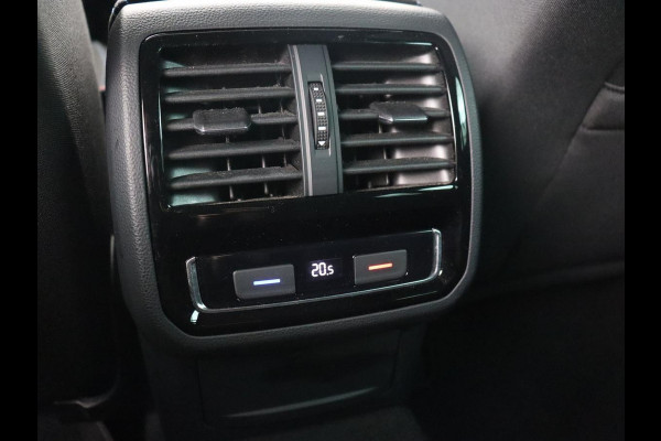 Volkswagen Passat 1.4 TSI PHEV GTE Business | Panoramadak | Trekhaak | Automaat | Camera | PHEV | Stoelverwarming | Sfeerverlichting | Adaptive cruise | Climate control | LED | Carplay | LMV 17 inch
