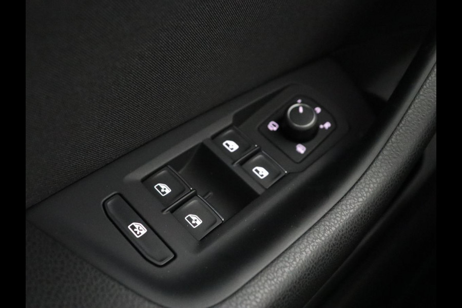 Volkswagen Passat 1.4 TSI PHEV GTE Business | Panoramadak | Trekhaak | Automaat | Camera | PHEV | Stoelverwarming | Sfeerverlichting | Adaptive cruise | Climate control | LED | Carplay | LMV 17 inch