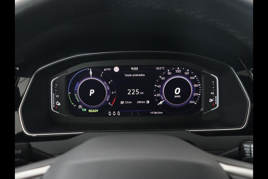 Volkswagen Passat 1.4 TSI PHEV GTE Business | Panoramadak | Trekhaak | Automaat | Camera | PHEV | Stoelverwarming | Sfeerverlichting | Adaptive cruise | Climate control | LED | Carplay | LMV 17 inch
