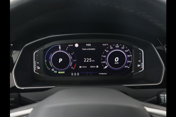 Volkswagen Passat 1.4 TSI PHEV GTE Business | Panoramadak | Trekhaak | Automaat | Camera | PHEV | Stoelverwarming | Sfeerverlichting | Adaptive cruise | Climate control | LED | Carplay | LMV 17 inch