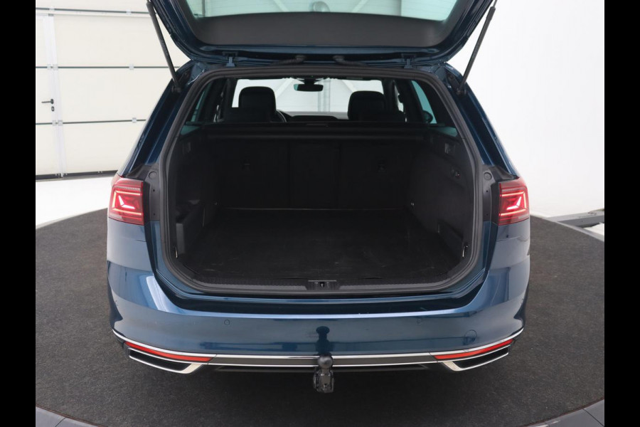 Volkswagen Passat 1.4 TSI PHEV GTE Business | Panoramadak | Trekhaak | Automaat | Camera | PHEV | Stoelverwarming | Sfeerverlichting | Adaptive cruise | Climate control | LED | Carplay | LMV 17 inch