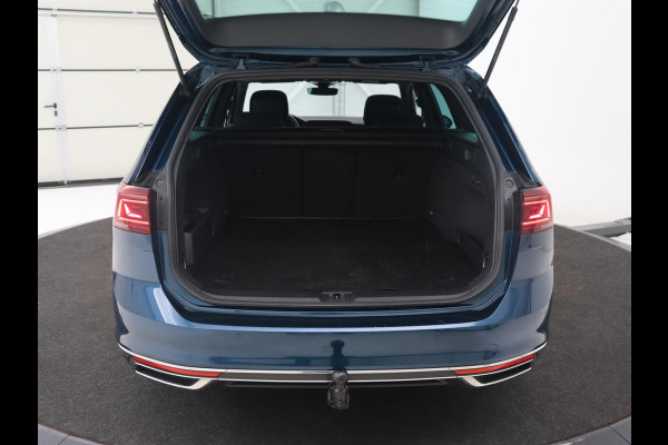 Volkswagen Passat 1.4 TSI PHEV GTE Business | Panoramadak | Trekhaak | Automaat | Camera | PHEV | Stoelverwarming | Sfeerverlichting | Adaptive cruise | Climate control | LED | Carplay | LMV 17 inch