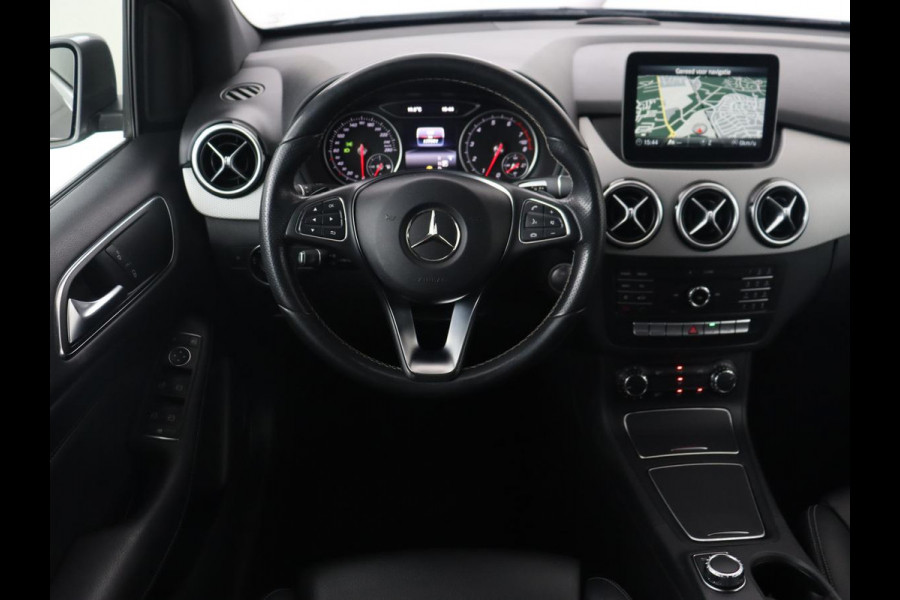 Mercedes-Benz B-Klasse 180 Ambition | Trekhaak| Automaat | Bluetooth | Navigatie | parkeersensor | LMV 18 inch | Leder | LED | Airco