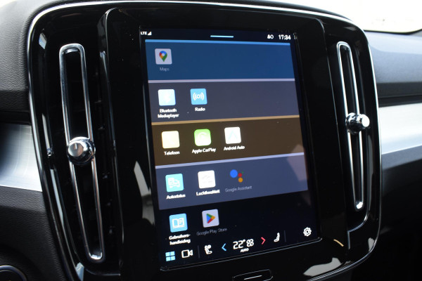 Volvo XC40 B4 211PK automaat Plus Dark / Navigatie / Harman Kardon / Stuur & Stoelverwarming / 19" Velgen / Trekhaak / Elektrische stoelverst. met geheugen