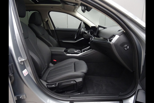 BMW 3 Serie Touring 318i * PANORAMADAK * LEER * CARPLAY !!