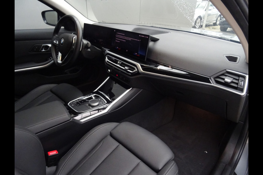 BMW 3 Serie Touring 318i * PANORAMADAK * LEER * CARPLAY !!