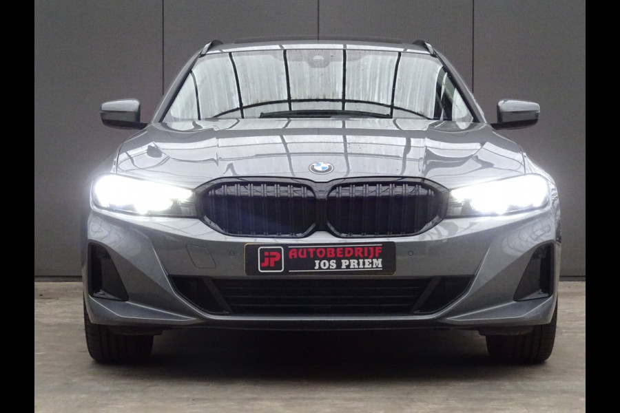 BMW 3 Serie Touring 318i * PANORAMADAK * LEER * CARPLAY !!