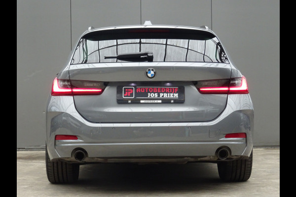 BMW 3 Serie Touring 318i * PANORAMADAK * LEER * CARPLAY !!