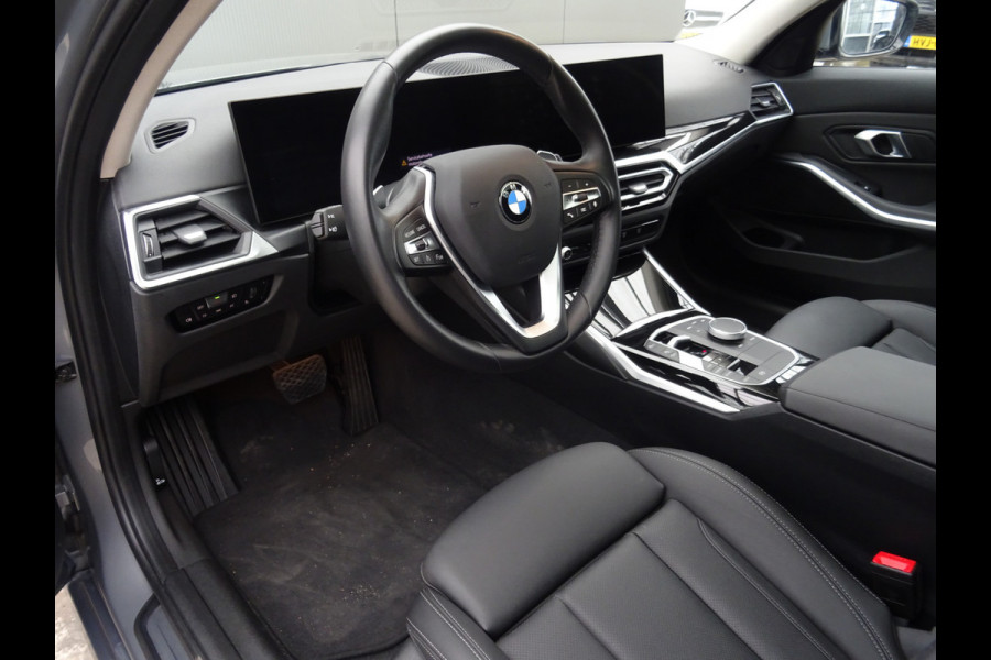 BMW 3 Serie Touring 318i * PANORAMADAK * LEER * CARPLAY !!