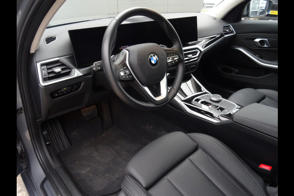 BMW 3 Serie Touring 318i * PANORAMADAK * LEER * CARPLAY !!