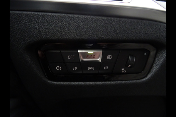 BMW 3 Serie Touring 318i * PANORAMADAK * LEER * CARPLAY !!