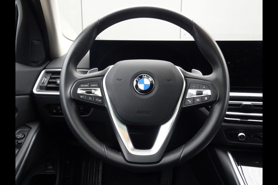 BMW 3 Serie Touring 318i * PANORAMADAK * LEER * CARPLAY !!