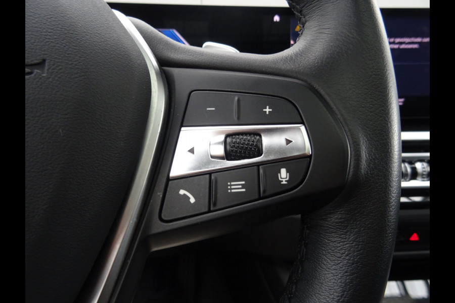 BMW 3 Serie Touring 318i * PANORAMADAK * LEER * CARPLAY !!