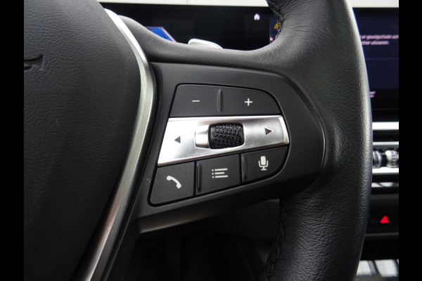 BMW 3 Serie Touring 318i * PANORAMADAK * LEER * CARPLAY !!