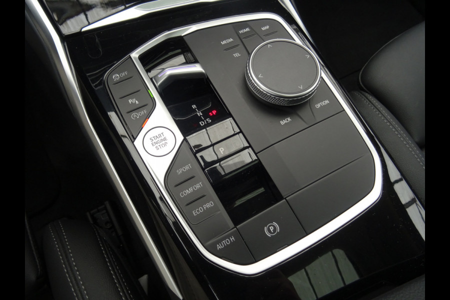 BMW 3 Serie Touring 318i * PANORAMADAK * LEER * CARPLAY !!