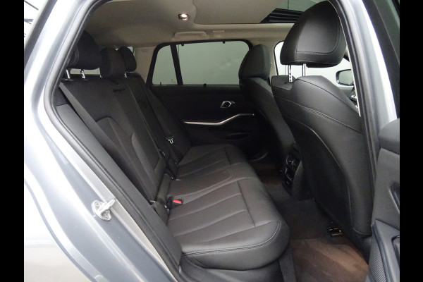 BMW 3 Serie Touring 318i * PANORAMADAK * LEER * CARPLAY !!