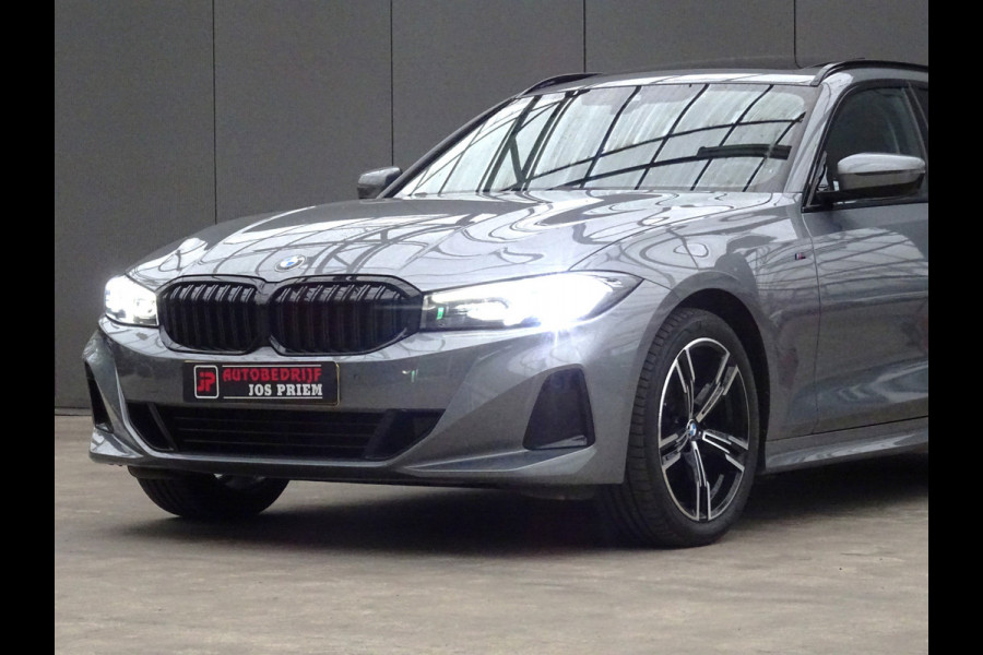 BMW 3 Serie Touring 318i * PANORAMADAK * LEER * CARPLAY !!