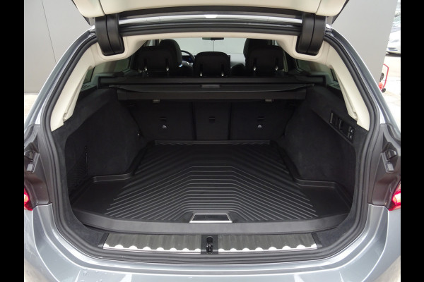 BMW 3 Serie Touring 318i * PANORAMADAK * LEER * CARPLAY !!