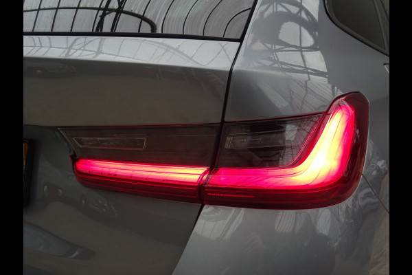 BMW 3 Serie Touring 318i * PANORAMADAK * LEER * CARPLAY !!