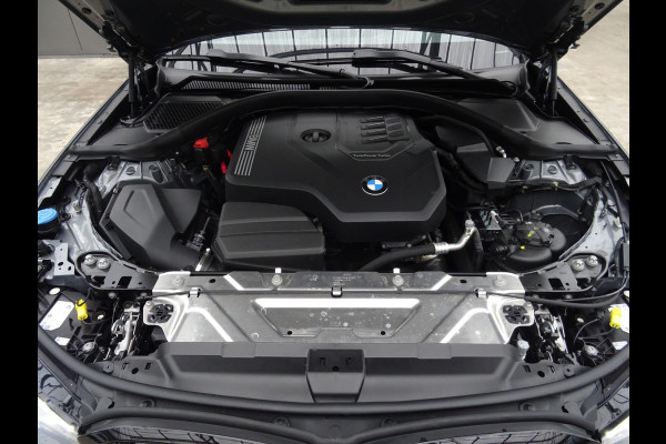 BMW 3 Serie Touring 318i * PANORAMADAK * LEER * CARPLAY !!